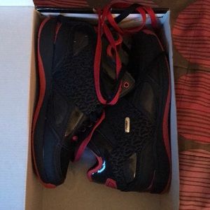 Men’s FUBU size 9 1/2